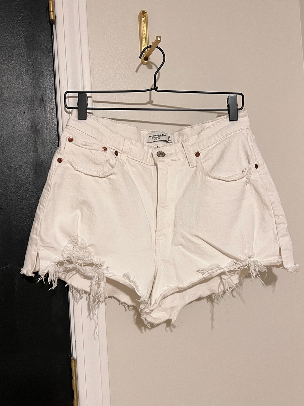 Abercrombie & Fitch Curve Love White The Cutoff Short High Rise - Size 6/28